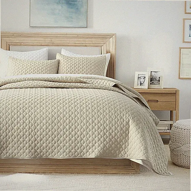 Bedding set King size light beige bedspread, modern style quilted clouds
