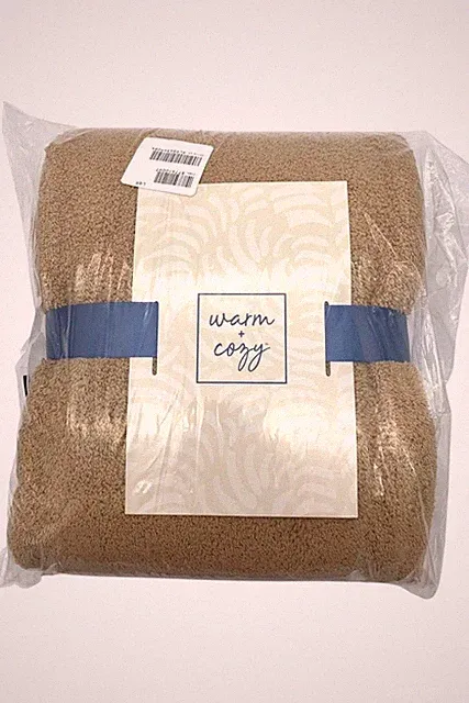 Warm & Cozy Velvet Cloud Throw Beige